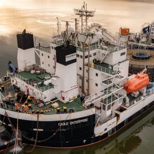 Prysniam-nave-posa-cavi